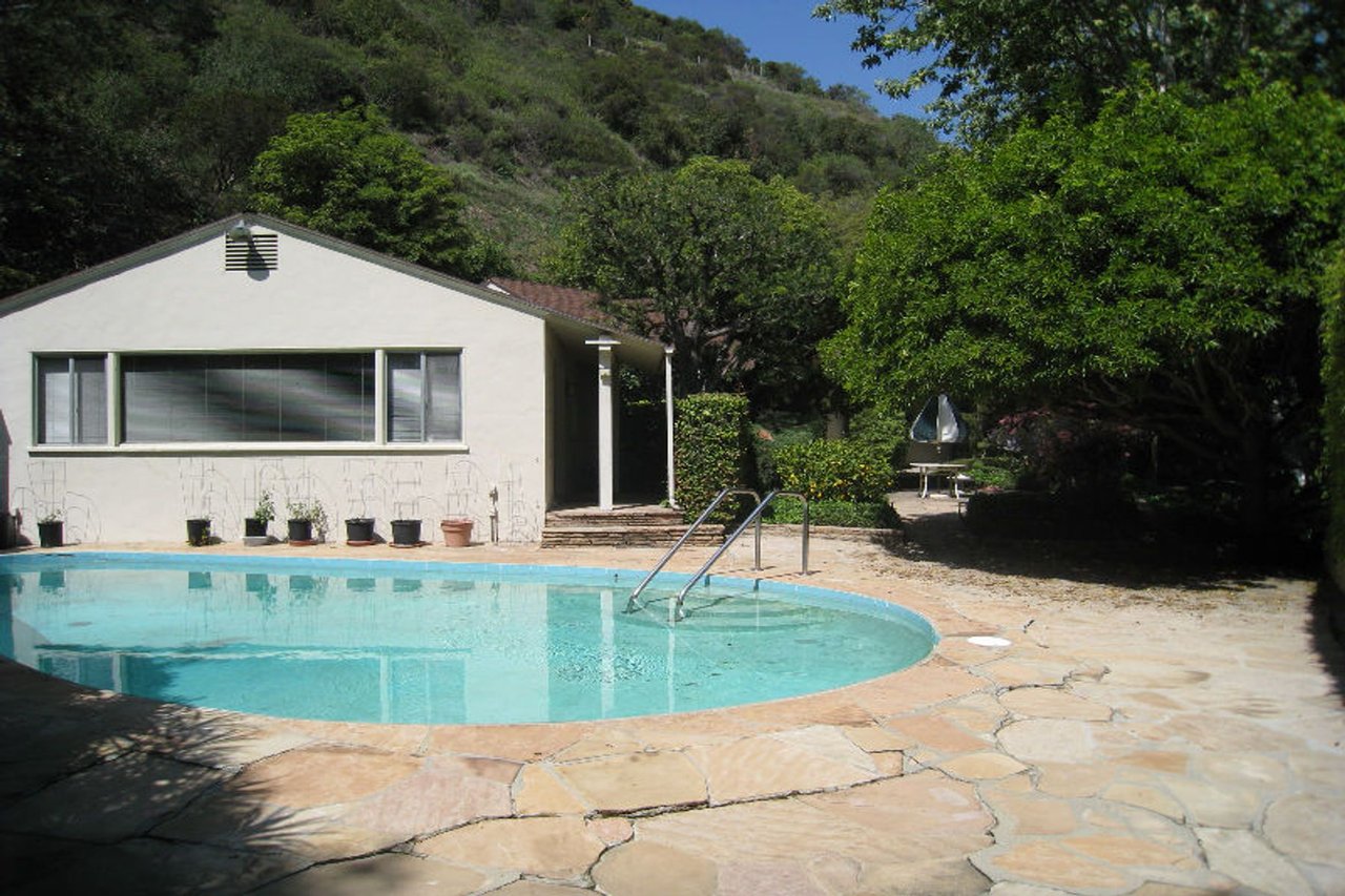 1409 Benedict Canyon Dr