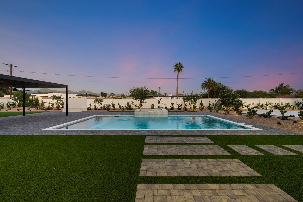 10809 North 82nd Place