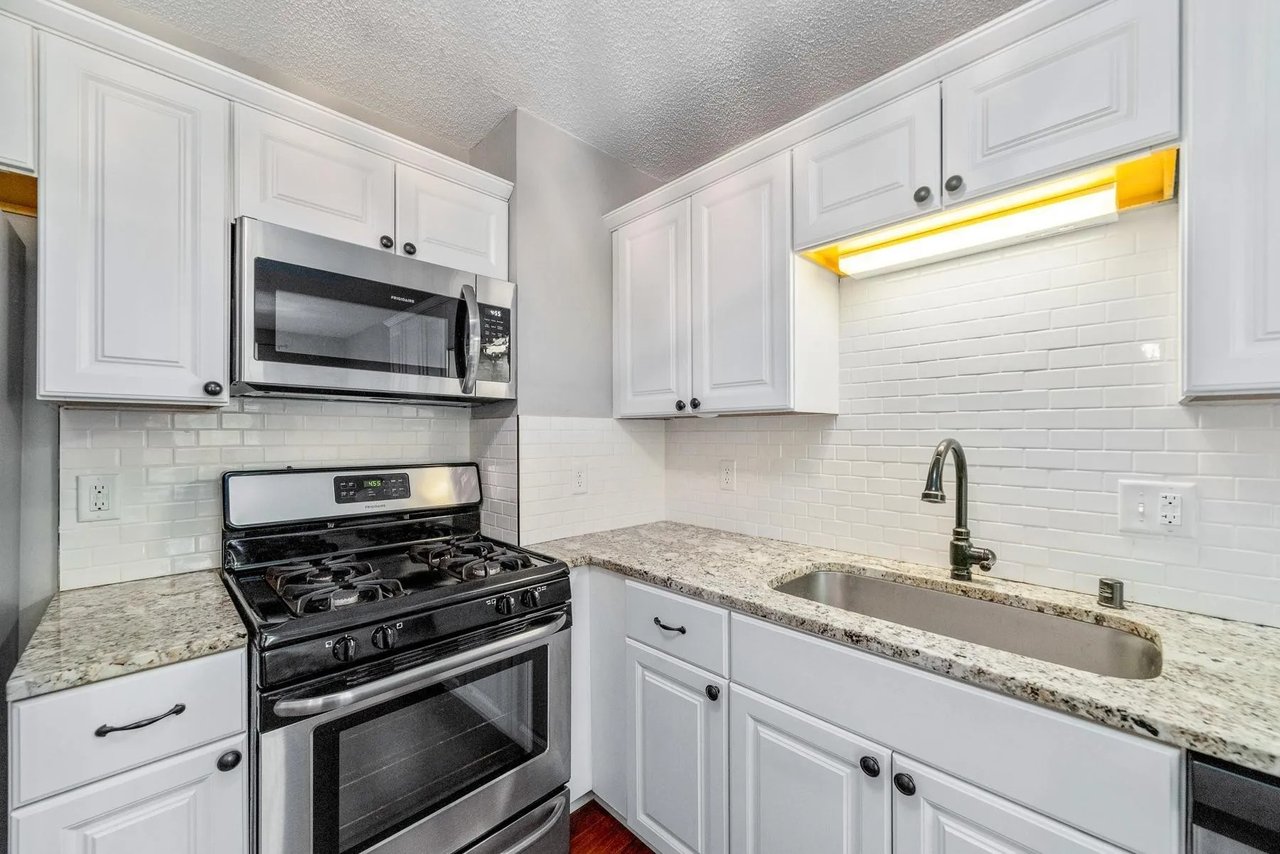 172 River Woods Ln