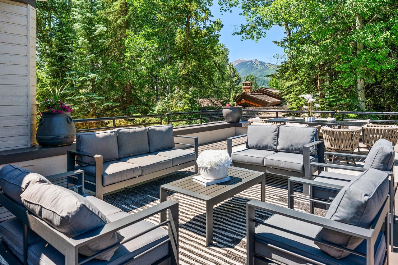 Designer Living with Unmatched Mountain Views