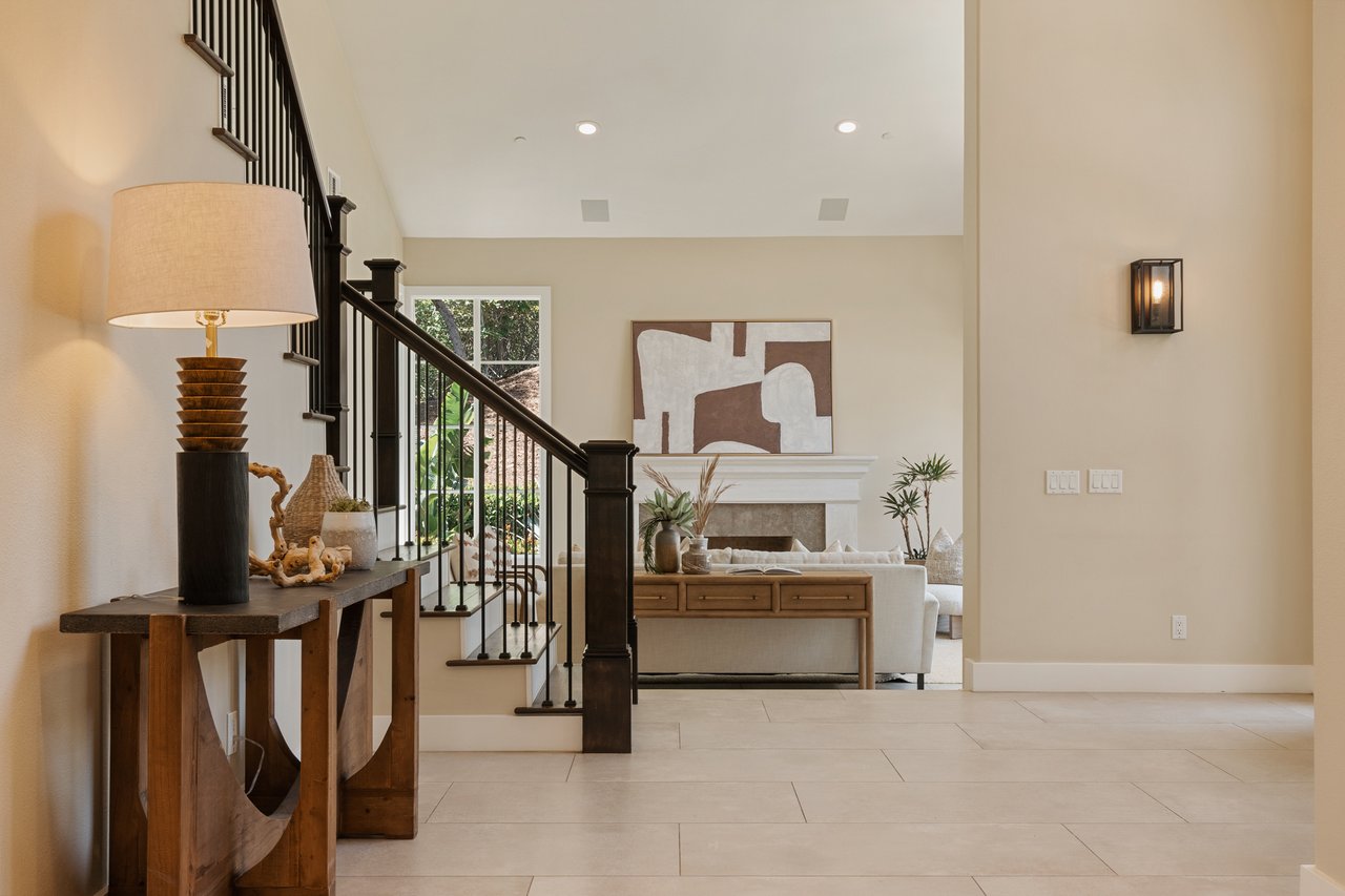 1805 Holly Tree Lane