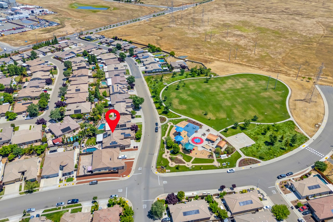 4040 Borderlands Dr