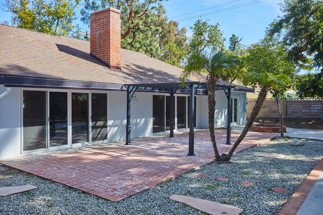 23110 Mulholland Dr