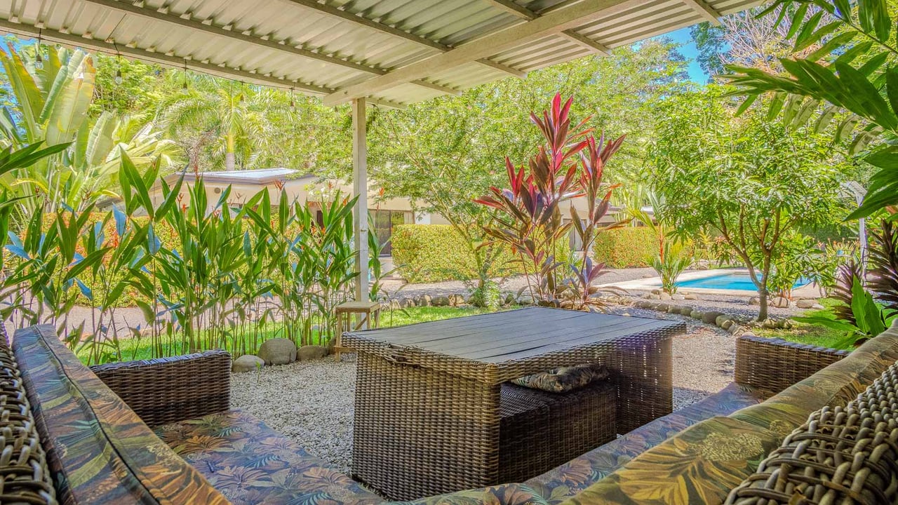 Tropical 3-Cabin Home with Pool and Gardens in the Heart of Uvita