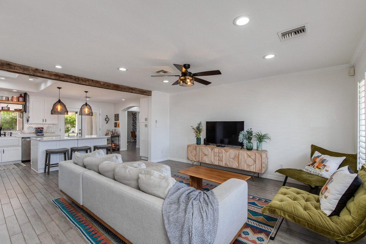 8043 E Clarendon Ave