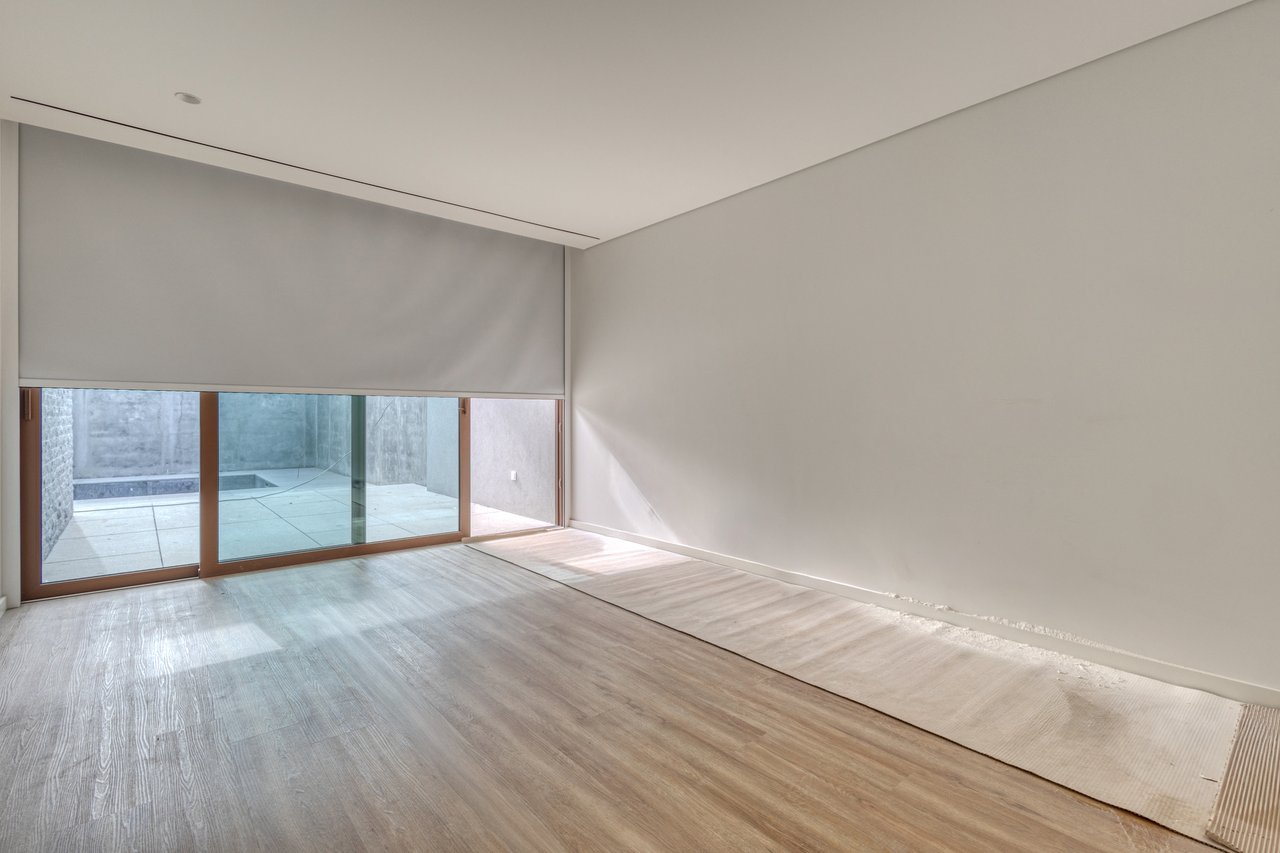 Contemporary 3-Bedroom Luxury Villa with Pool and Large Basement in Palmeira, Braga