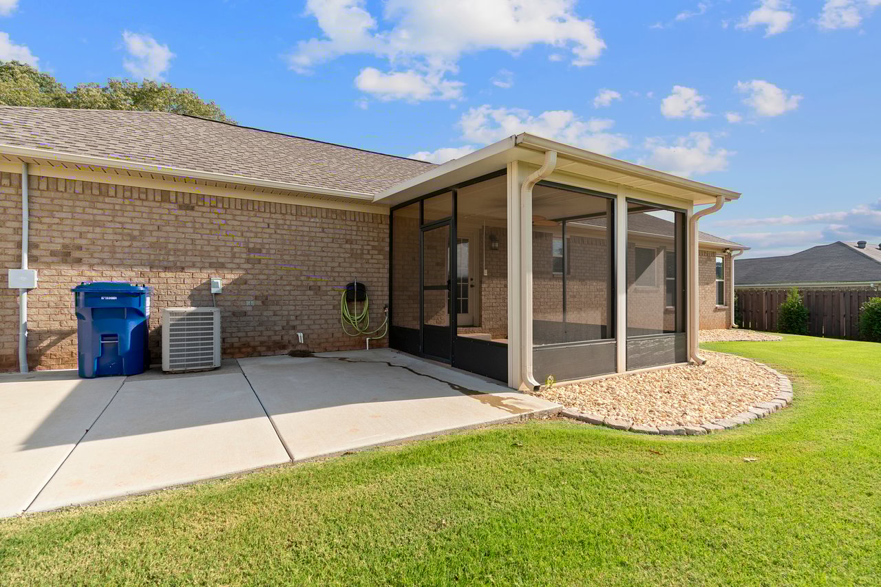 Large Lot - Minutes from Huntsville - Lawn Care Included