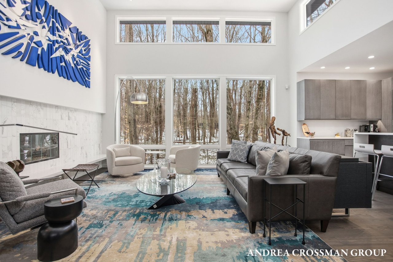 6919 Bendemeer Drive