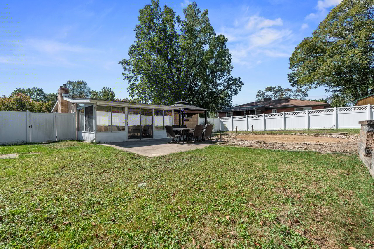 1332 Foxboro Dr