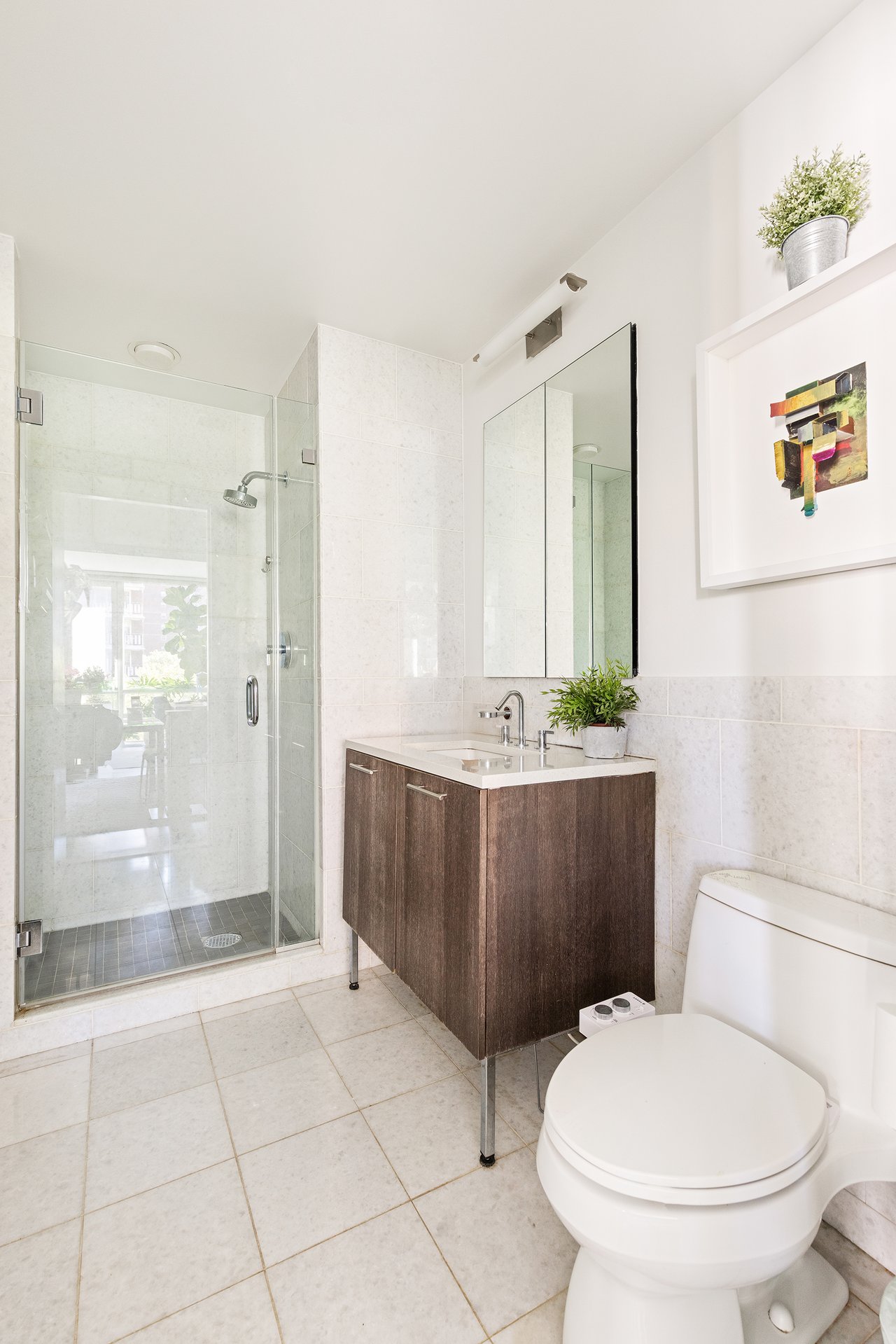 Chic Corner unit in Chelsea