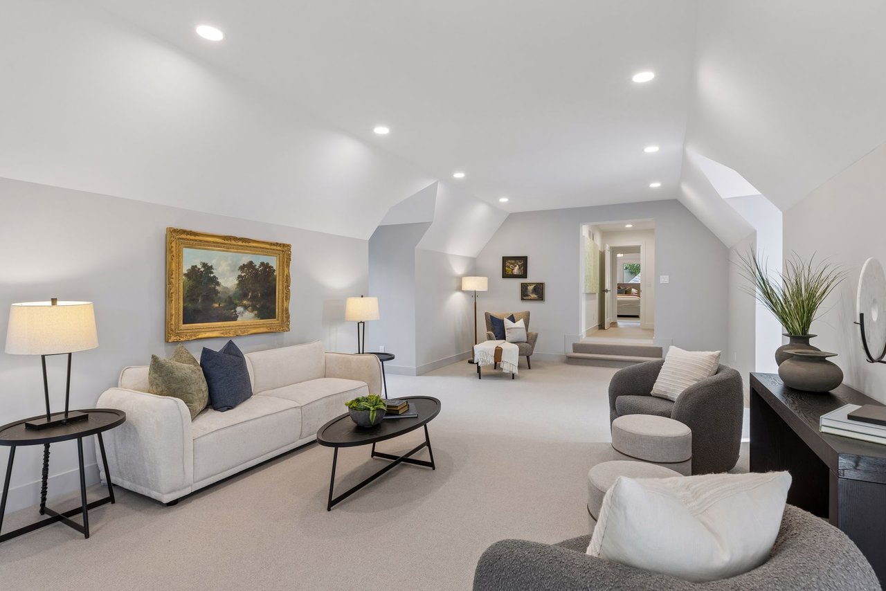 4909 Rolling Green Pkwy, Edina