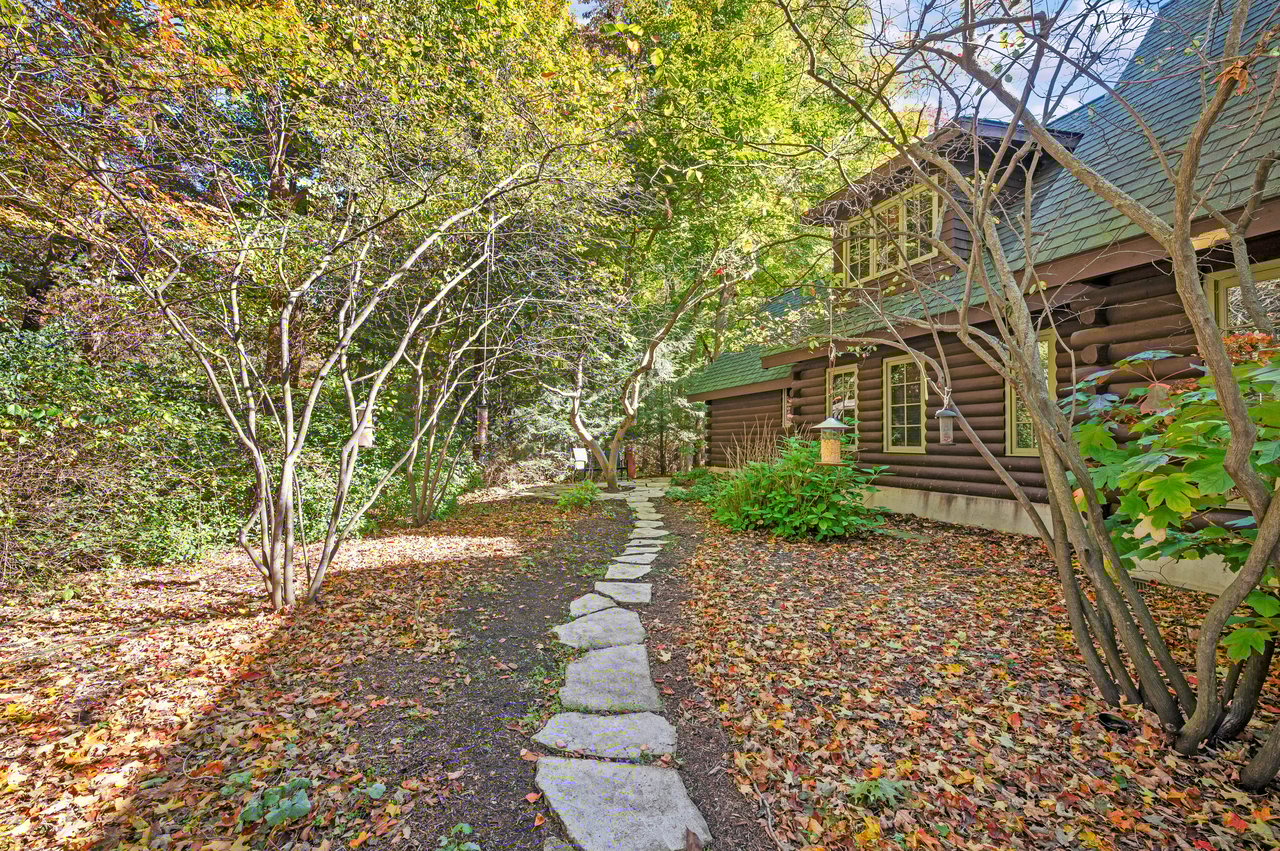 14657 Lakeshore Road