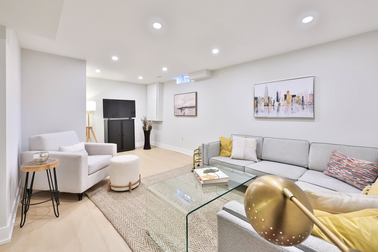 83-1055 Shawnmarr Road, Mississauga