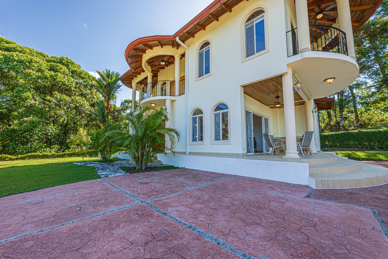 Elegant 3 Bedroom + Office Jungle Home in Puesta Del Sol, Ojochal