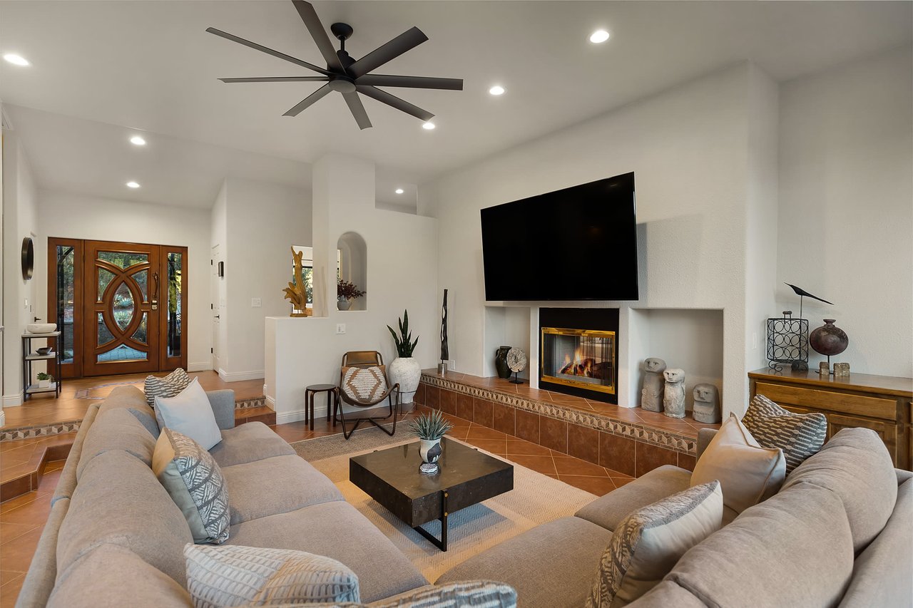 Splendor-Close to town, Huge Spa/Game Rm/Free Pets!