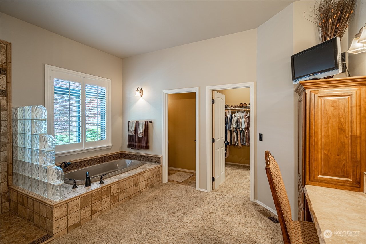 270 Bene Vista Ln