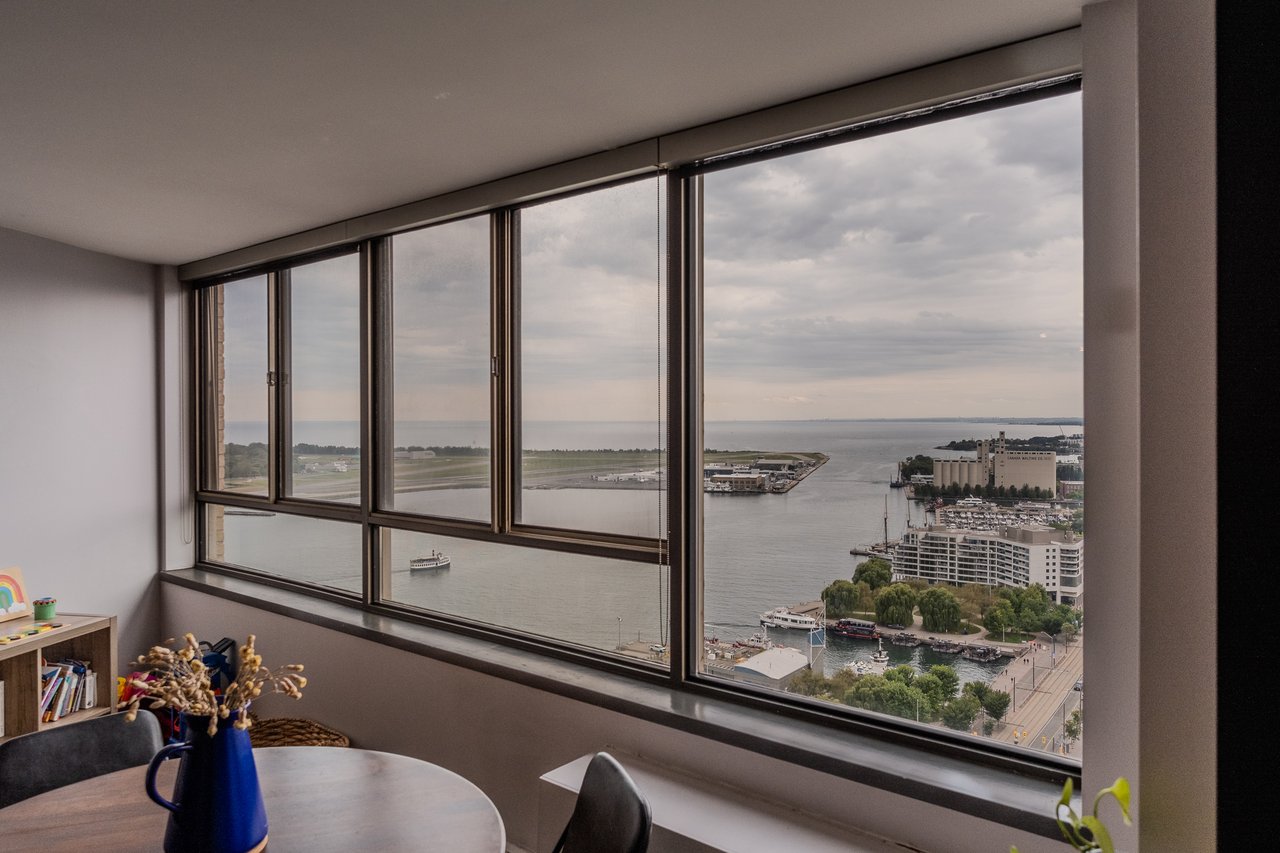 2805-270 Queens Quay W 