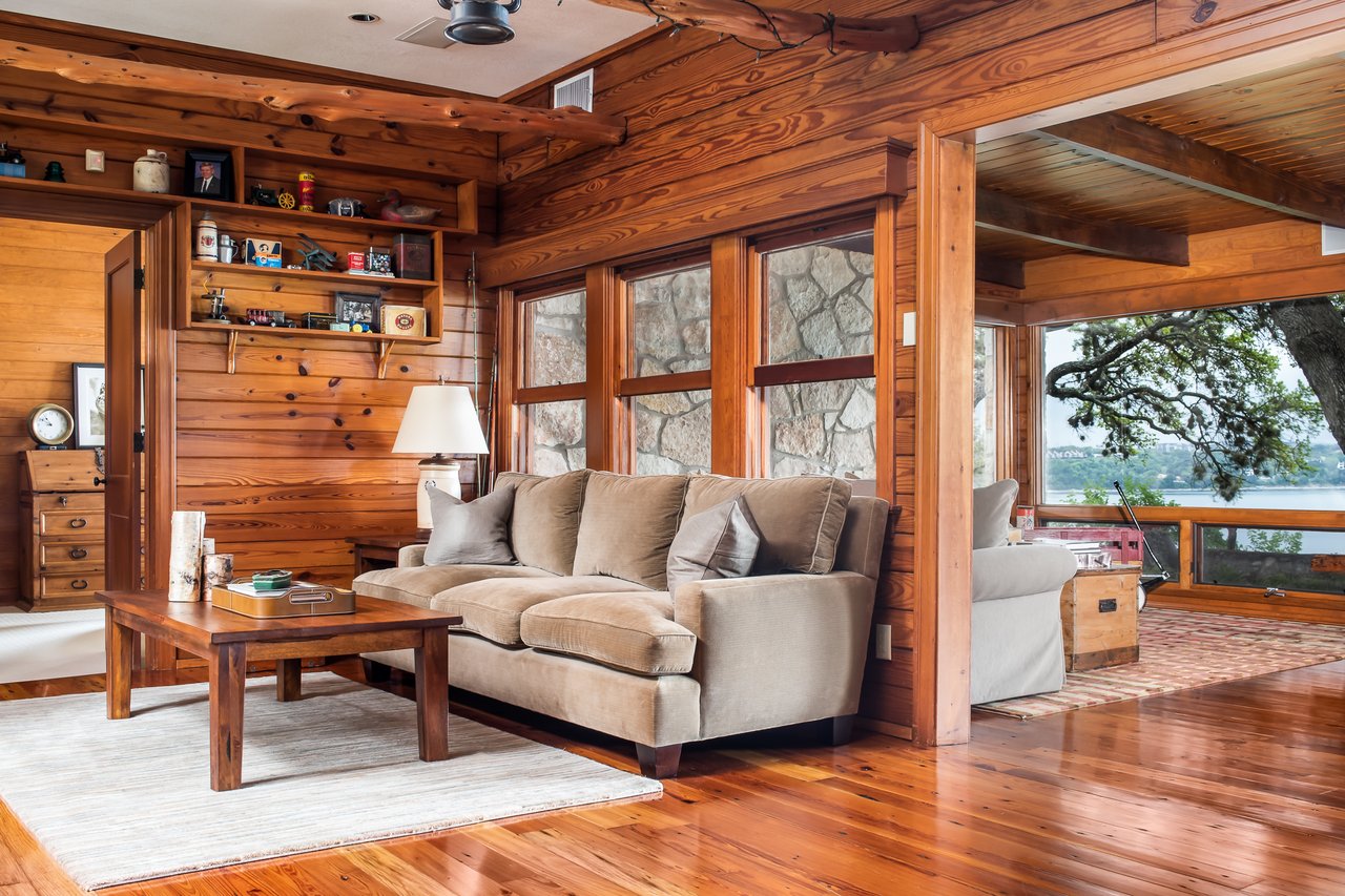 Living Rooms in the 1940s Cabin