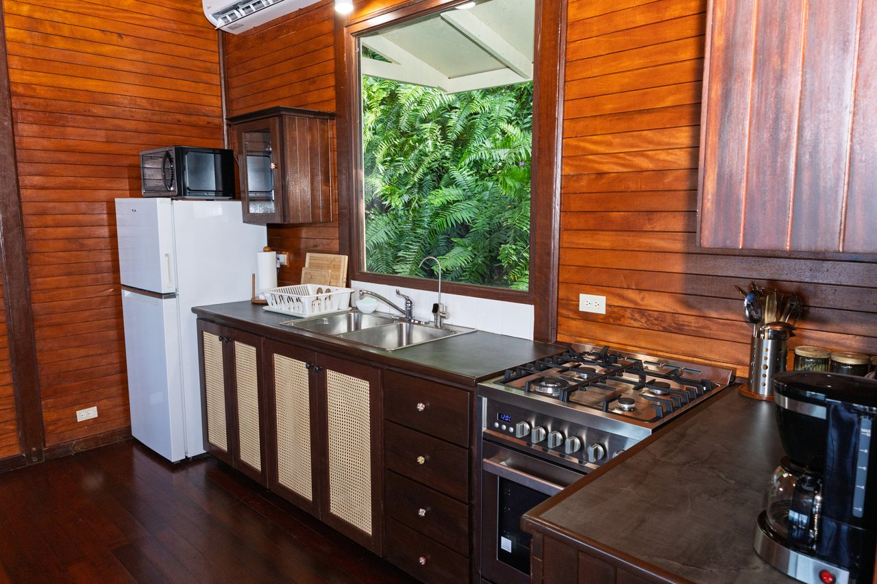 1105 Villa Botanica