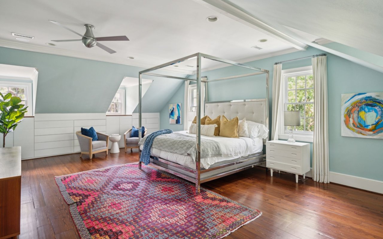 For Sale – Homes with Six Bedrooms