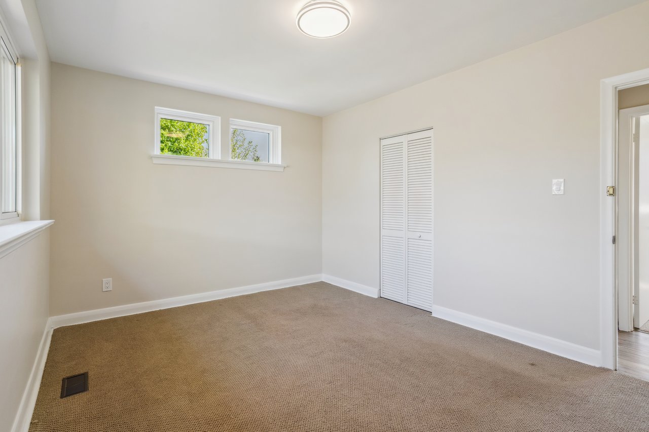 Bungalow on 60' x 125' lot with endless potential