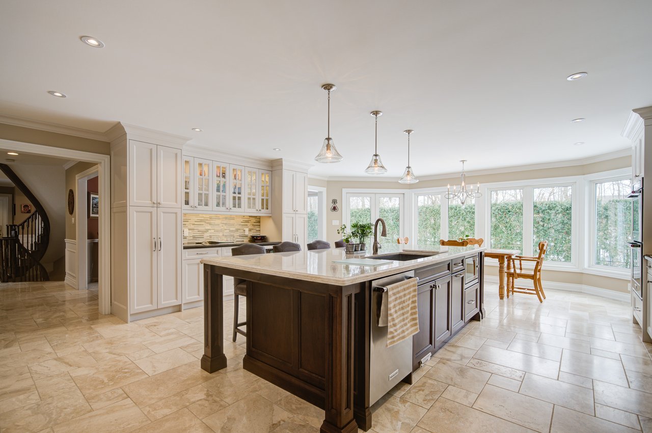 1296 Mapleridge Cres