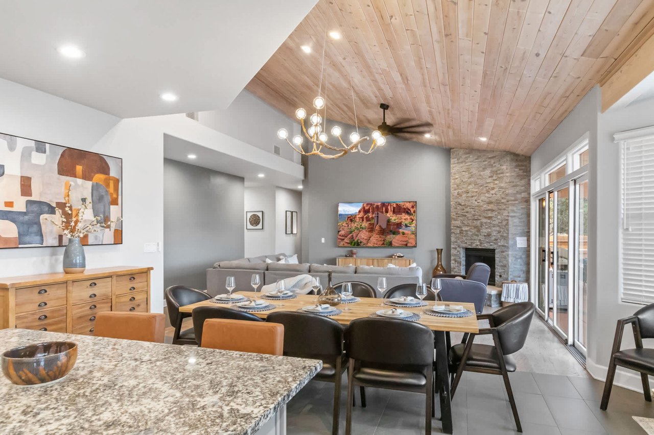 5 Bed, 3 Bath Uptown Sedona-Game Room-Sauna-Cold Plunge-Jacuzzi-Gym