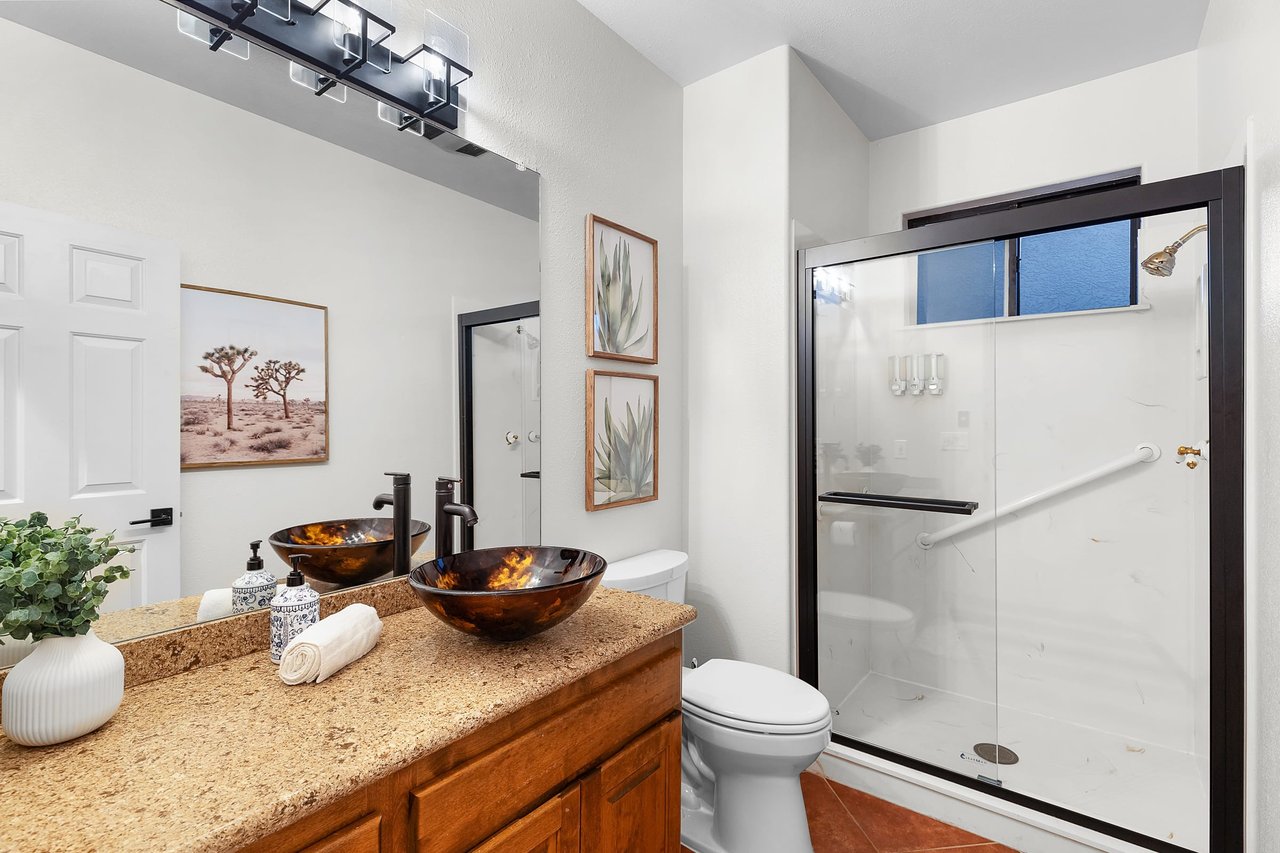 Mammoth Rock Lodge-New Family Home Remodeled, 2 Hot Tubs & Game Room