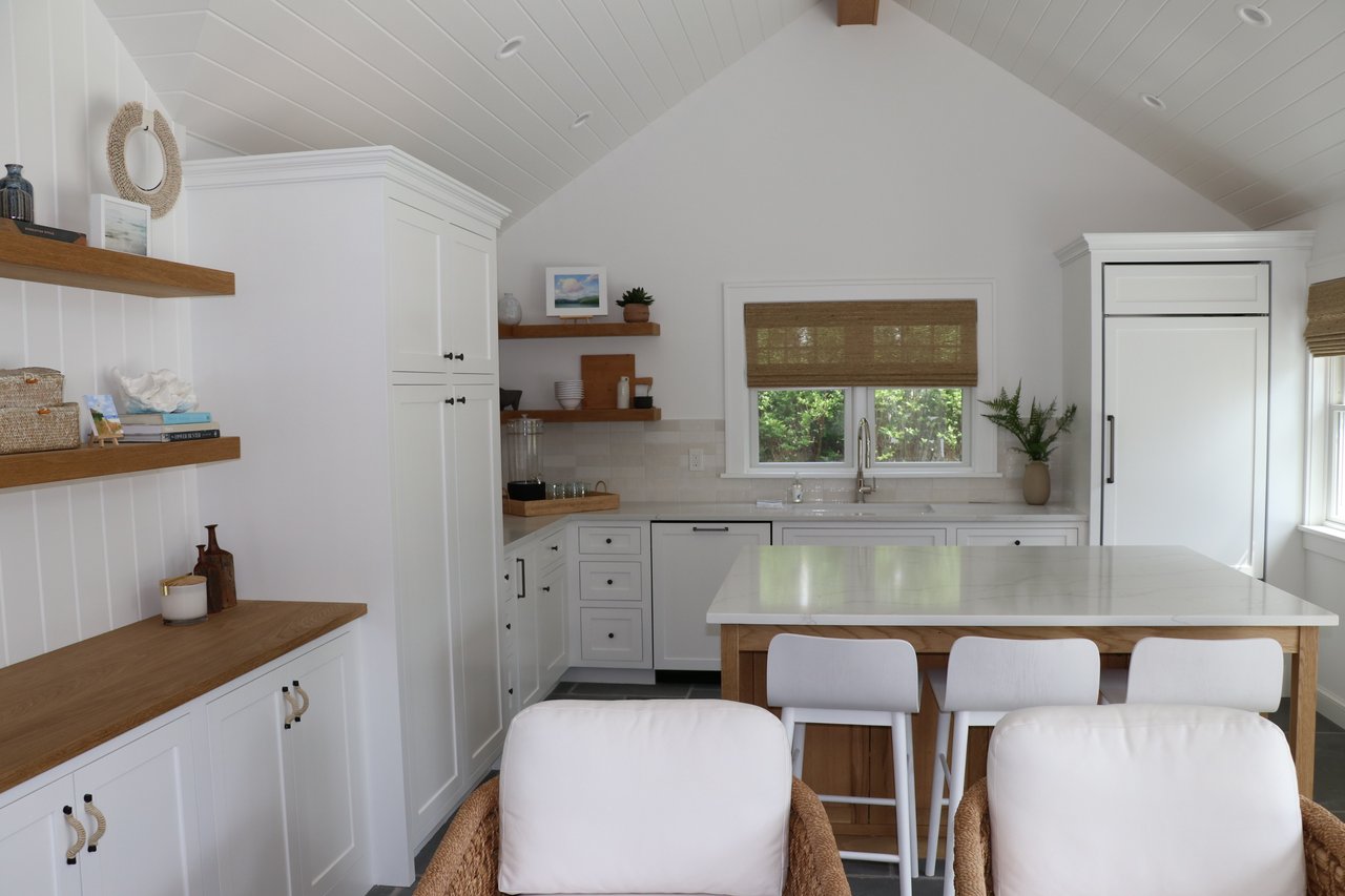 A Classic Bay Header with a Pool House