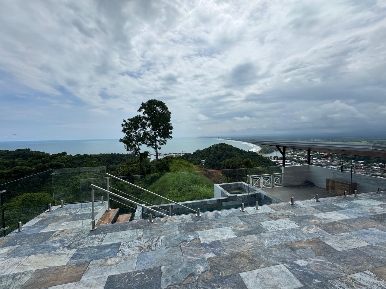 Modern Elegance Meets Incomparable Views, 3BDR&3Baths Home