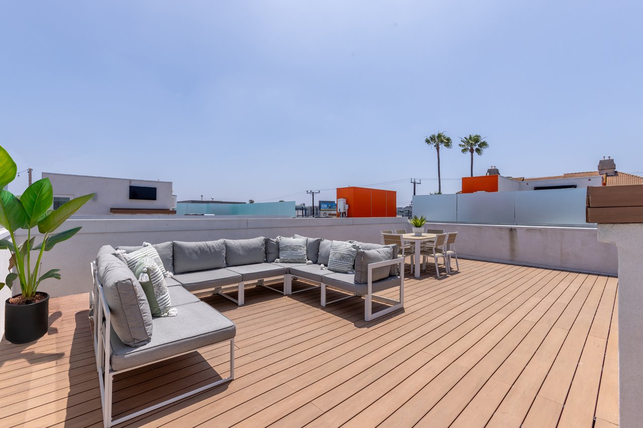 3B/3.5B Designer Home located in Prime Location