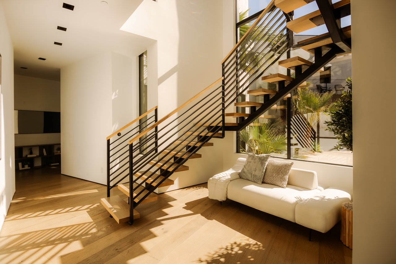 13331 Mulholland Dr, Beverly Hills