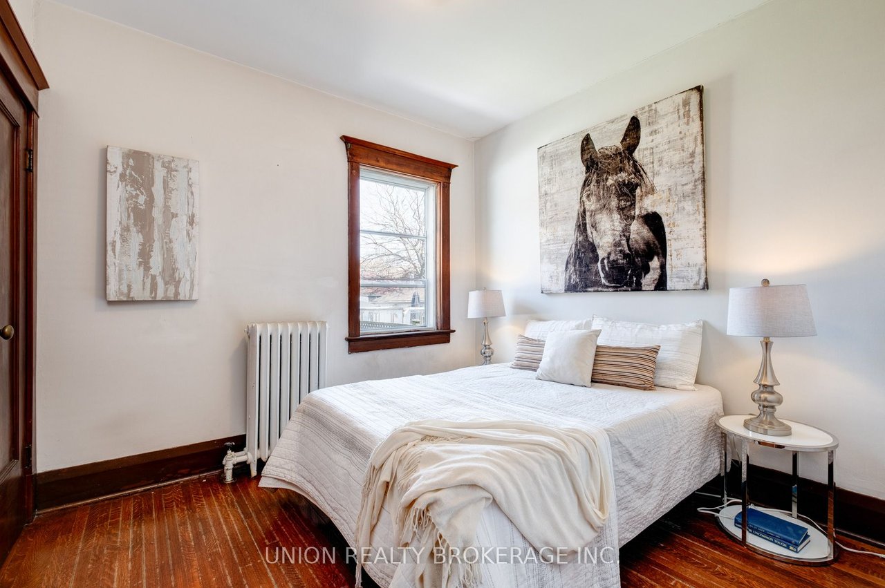731 Coxwell Ave