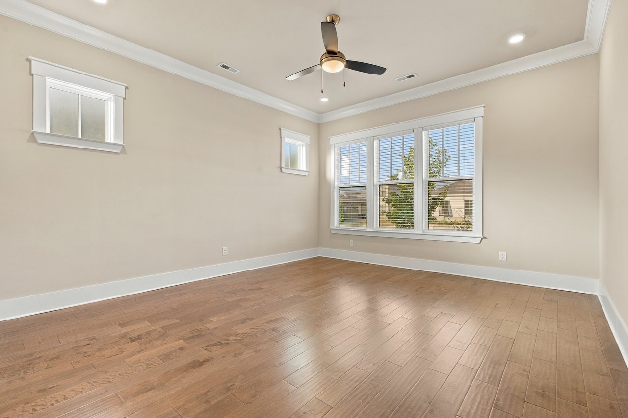 Craftsman Charm Meets Modern Luxury in Clift Farm
