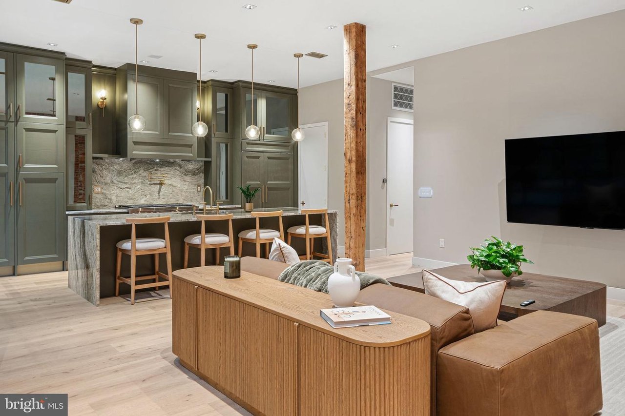 2017 Sansom St, Philadelphia, PA 19103