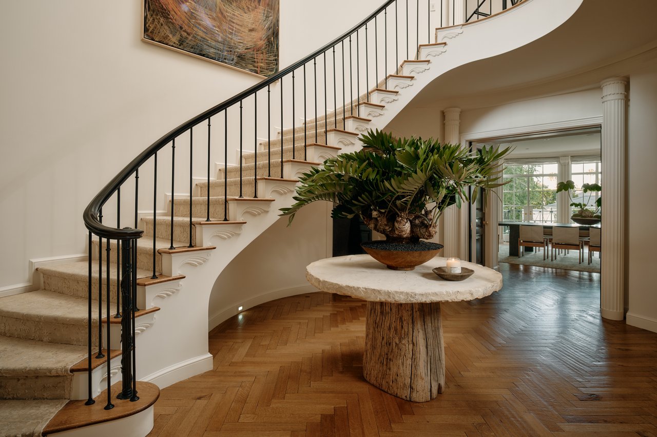 826 Greenway Dr, Beverly Hills