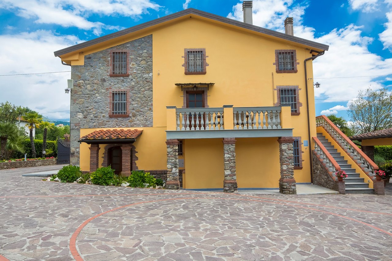 Marvelous Countryside Villa Outside of Lucca