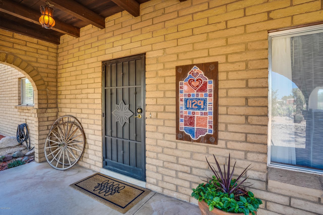 1129 W Fern Dr