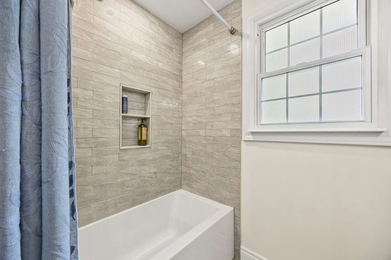 210 Richard Avenue, Newmarket