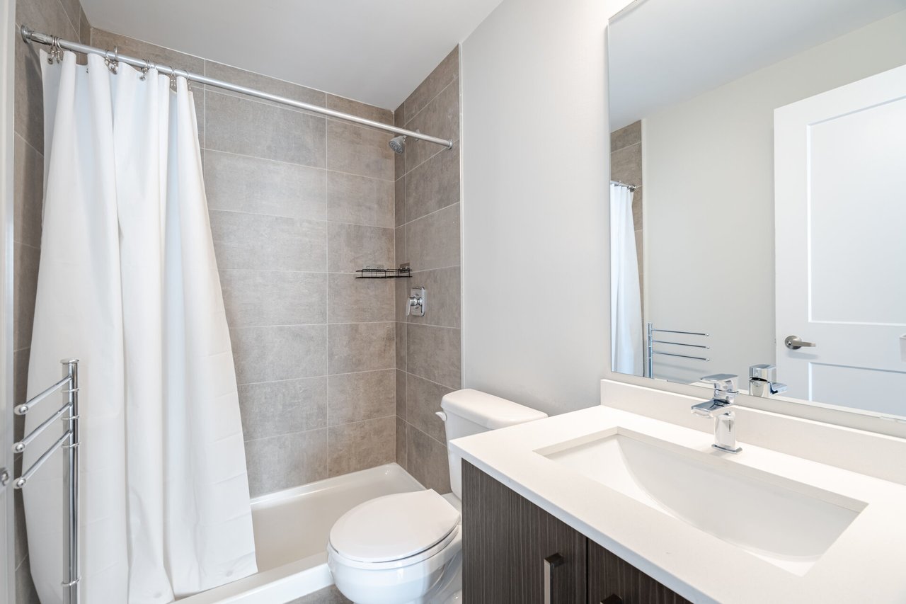 15 Queen St S #1409