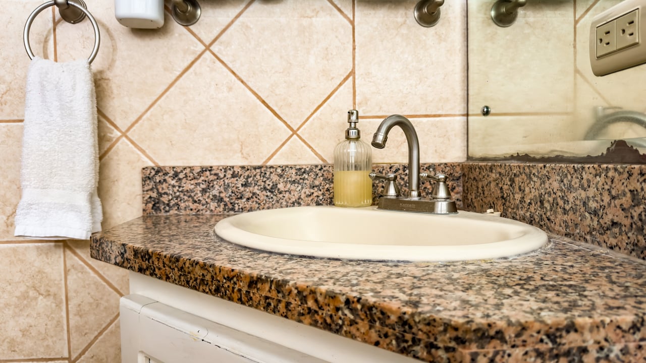 Jaco condo bathroom