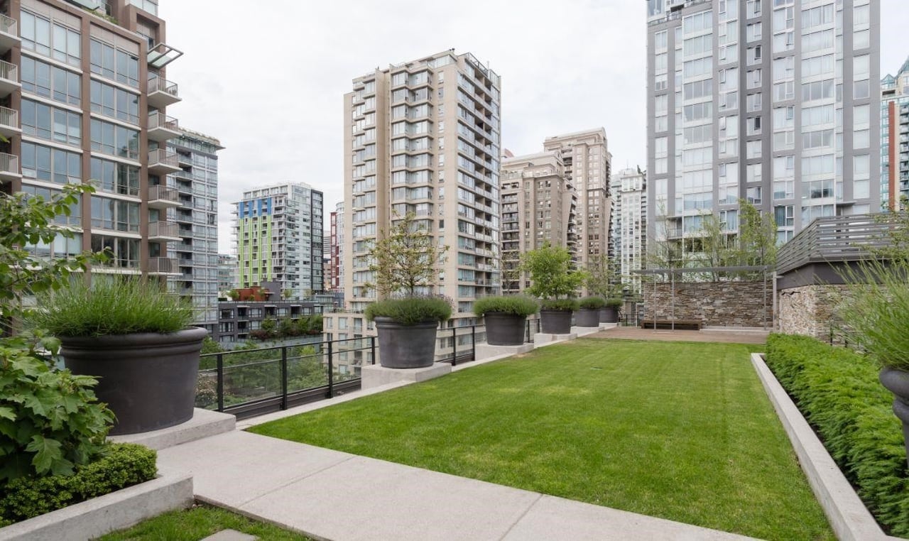 1088 Richards St, #1208