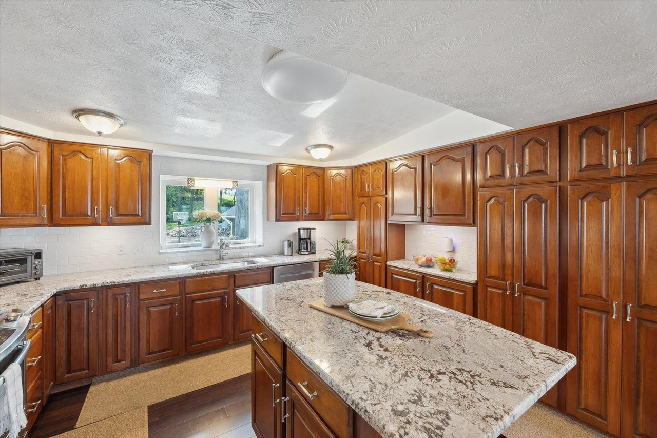 240 AQUAMARINE DRIVE