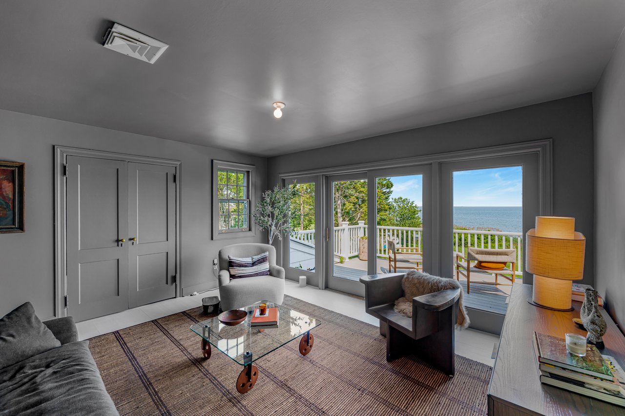 AN ELEGANT WATERFRONT ESCAPE