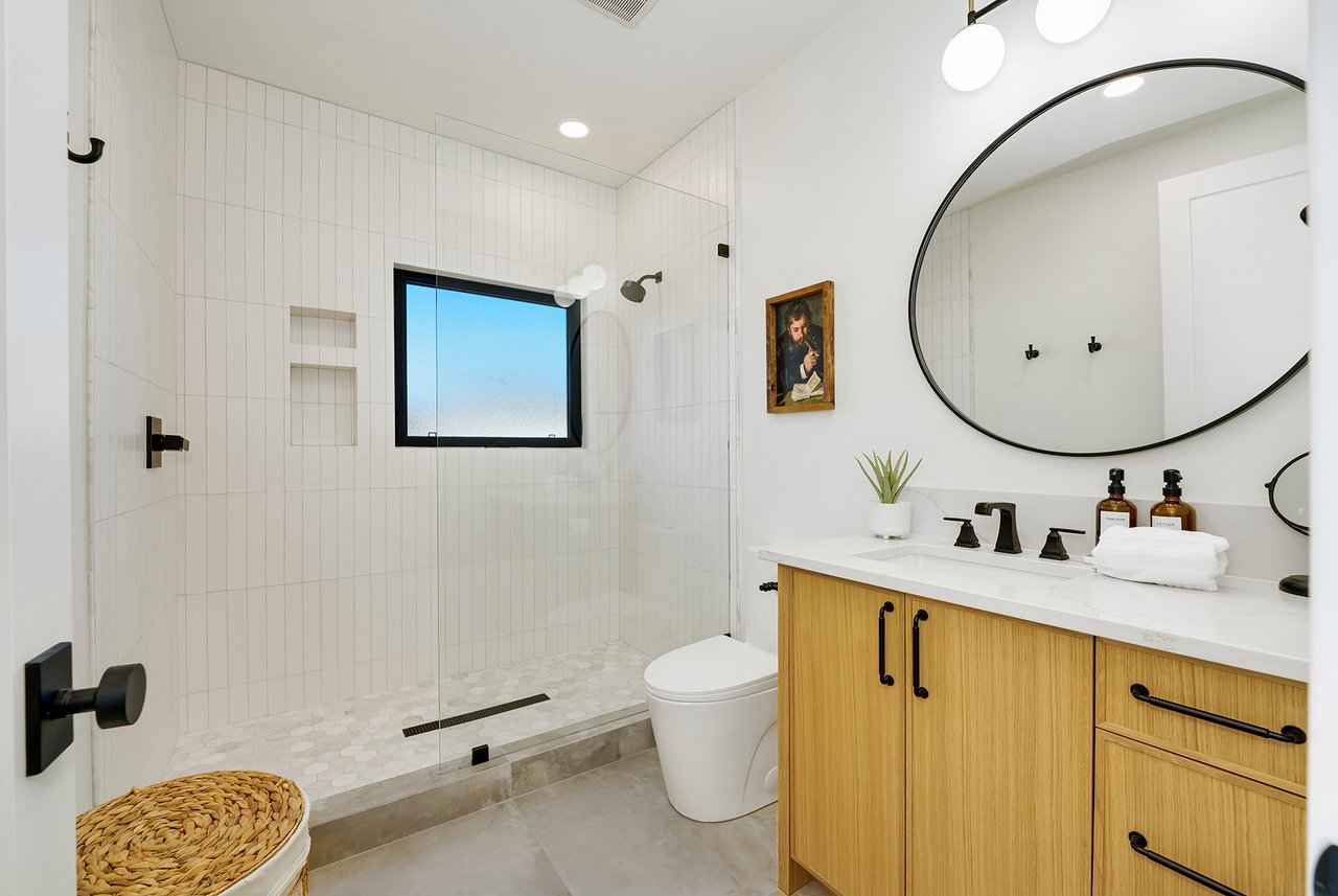 6535 N HILLSIDE Drive