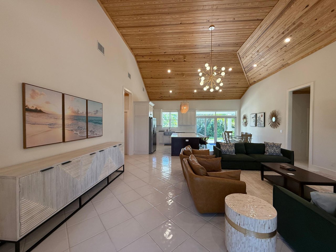 Sunnyside, Treasure Cay 