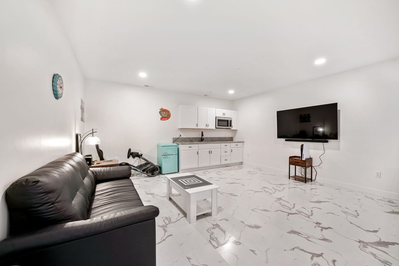 4696 W Camellia N