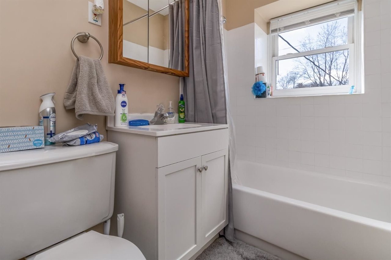 618-622 N Shelby Pl, Hobart, IN