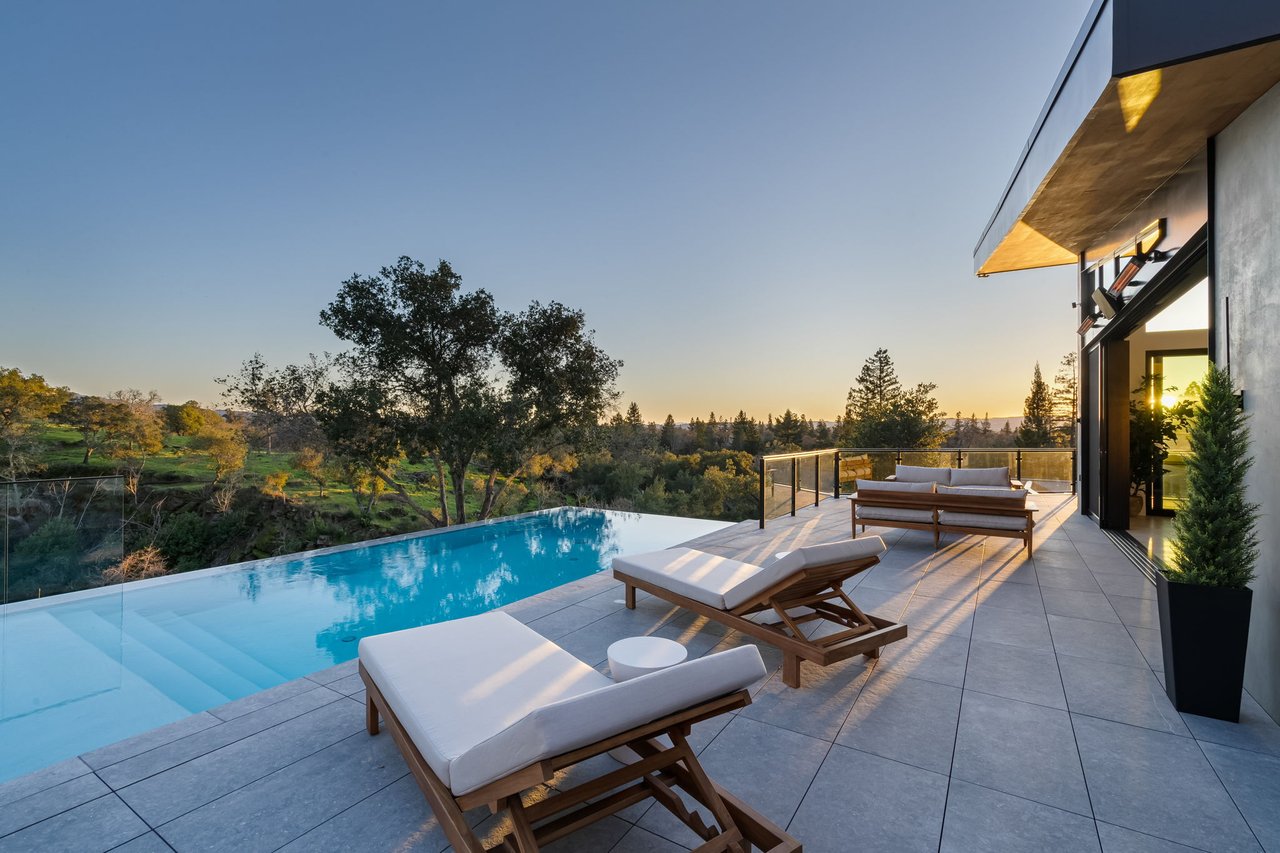 105 Canyon Drive