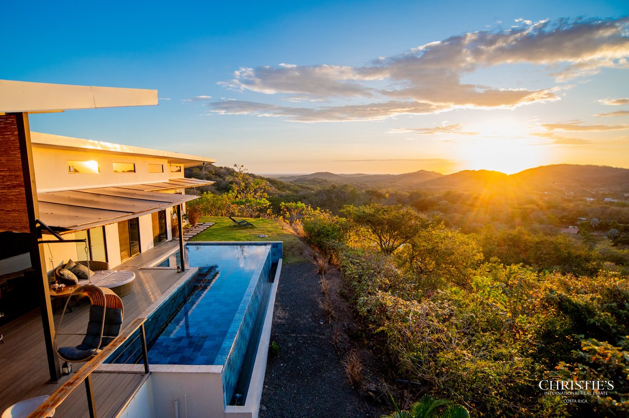 Toltec Estate & Casa Lunax Oceanview Investment Compound